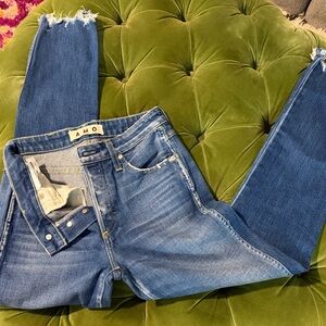 AMO Ankle Cropped Blue Jeans
